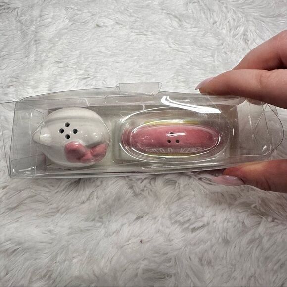 Sanrio Hello Kitty Rainbow and Figurine Salt and Pepper Shaker Set - Picture 5 of 5